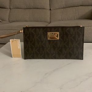 ⭐️NWT ⭐️ MICHAEL by Michael Kors Jet Set Clutch/Wristlet